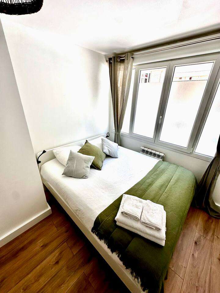 Parure de lit hôtelière 4 pièces avec housse de couette, drap plat grand large et taies d'oreiller adaptées pour hôtels et Airbnb