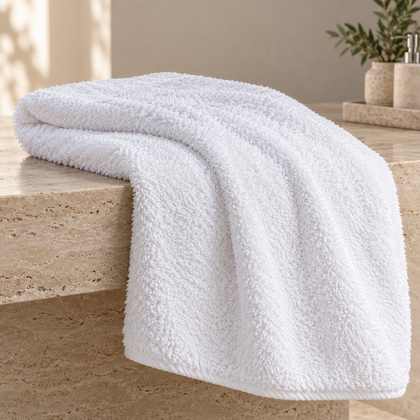 Drap de bain premium dans une salle de bain